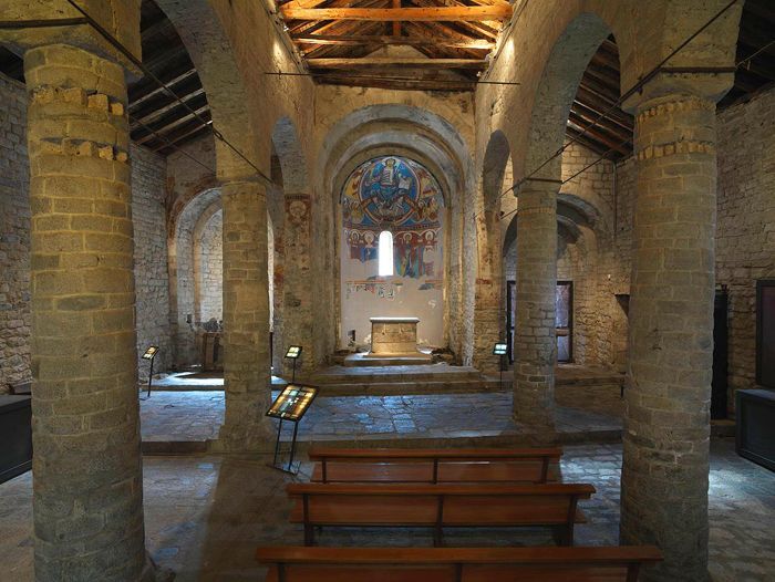 Inrérieur église romane - Thierry M.