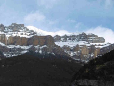 Les falaises d'Ordesa sous la neige - Sarah M.